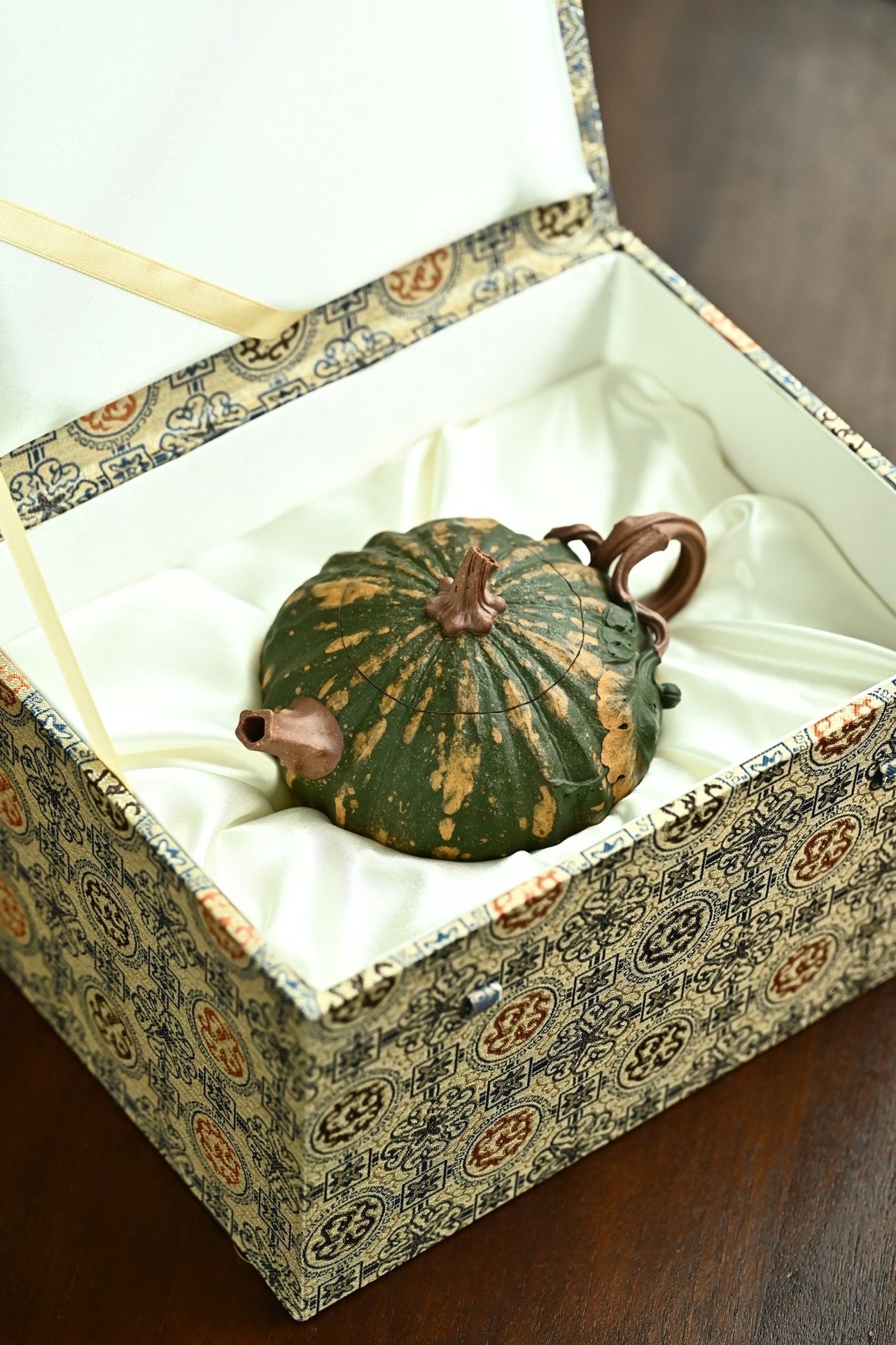 "Chinese Yixing Biomimicry Pumpkin Zisha Teapot, Symbolizing the Harvest Season and Good Fortune"