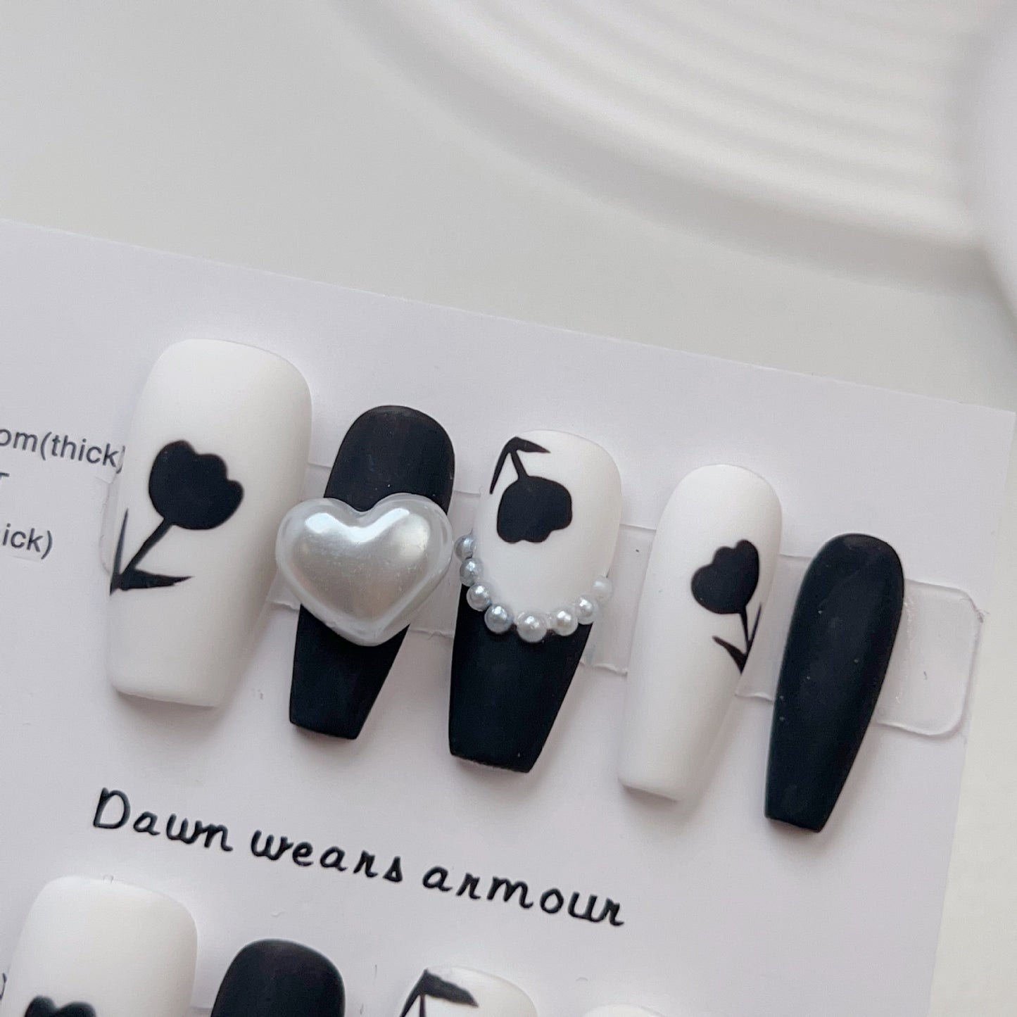 lOpcs Hand Painted Pure Black and White Tulip Love Heart Pattern Fake Nails nailsdubai uae